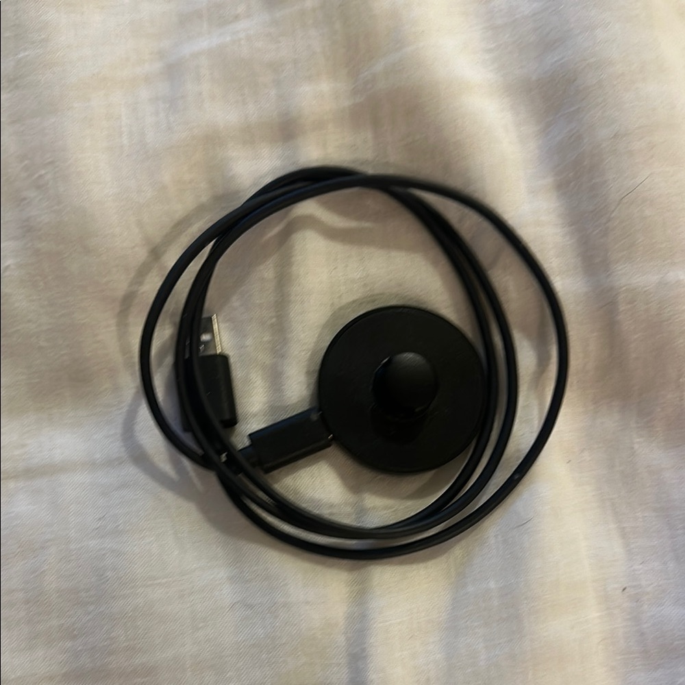 Ours Ring Gen 3 size 7 Black Charging Cable